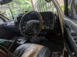 Toyota Dolphin Long 2004 Van (Used)