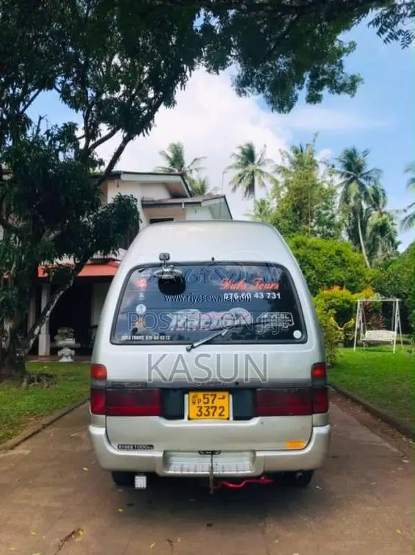 Toyota Dolphin 1992 Van (Used)