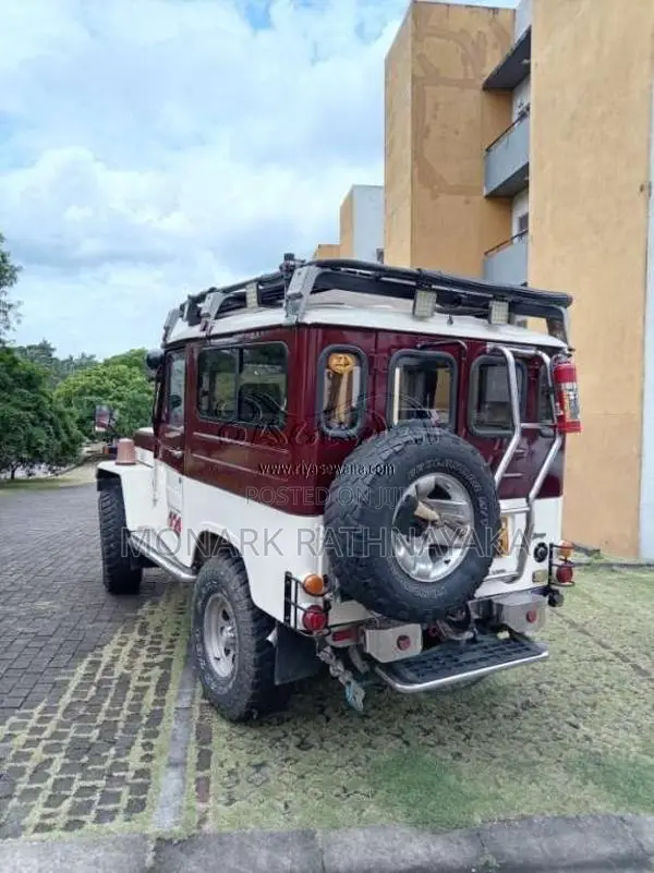 Mitsubishi 4DR5 1973 SUV (Used)