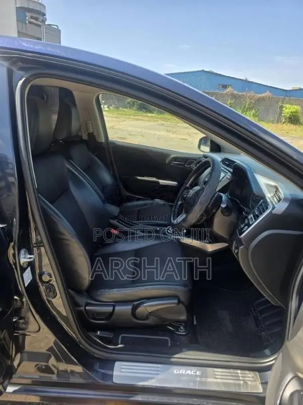 Honda GRACE 2017 Car (Used)