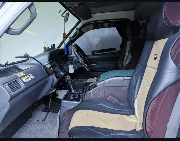 Toyota Dolphin Long 2004 Van (Used)