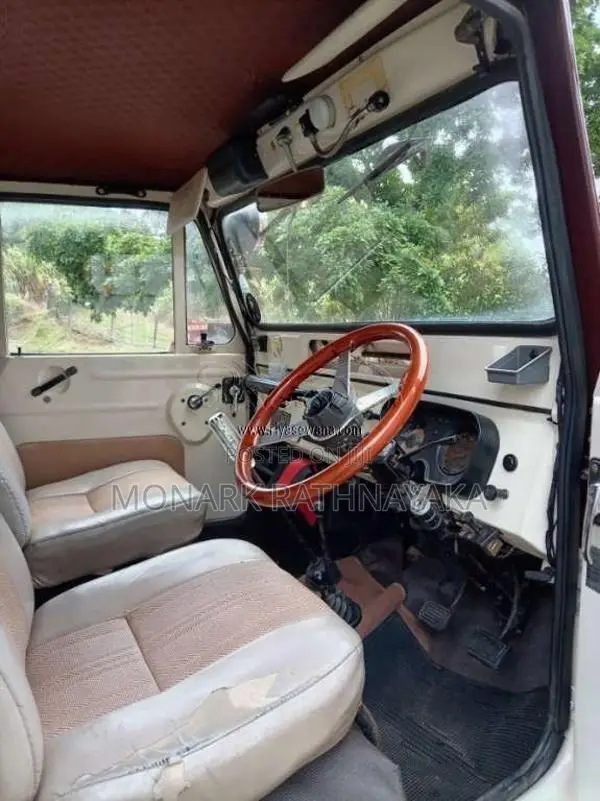 Mitsubishi 4DR5 1973 SUV (Used)