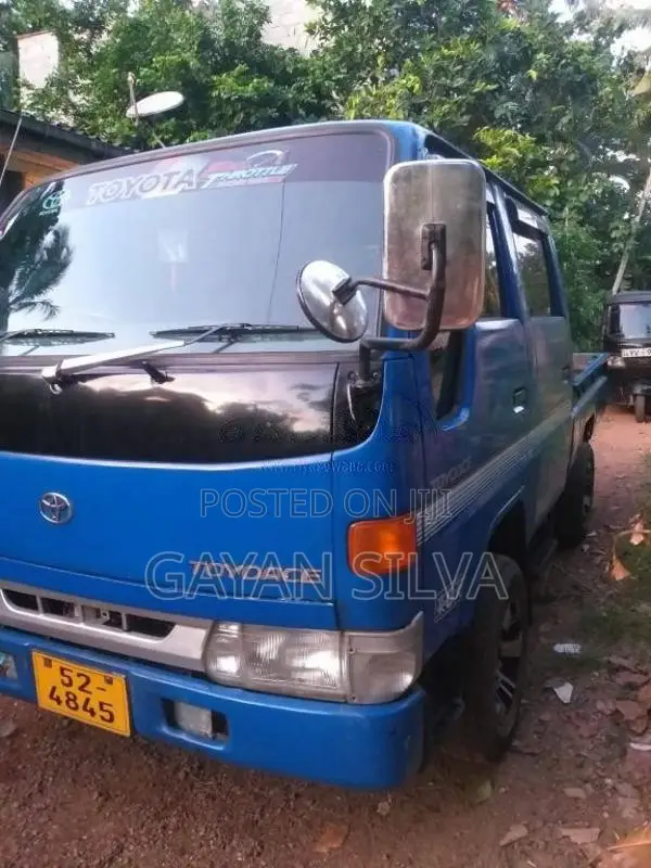 Toyota Dyna 1983 Crew Cab (Used)