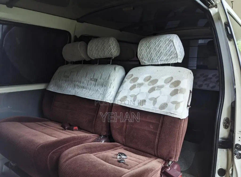 Toyota Dolphin Long 2004 Van (Used)