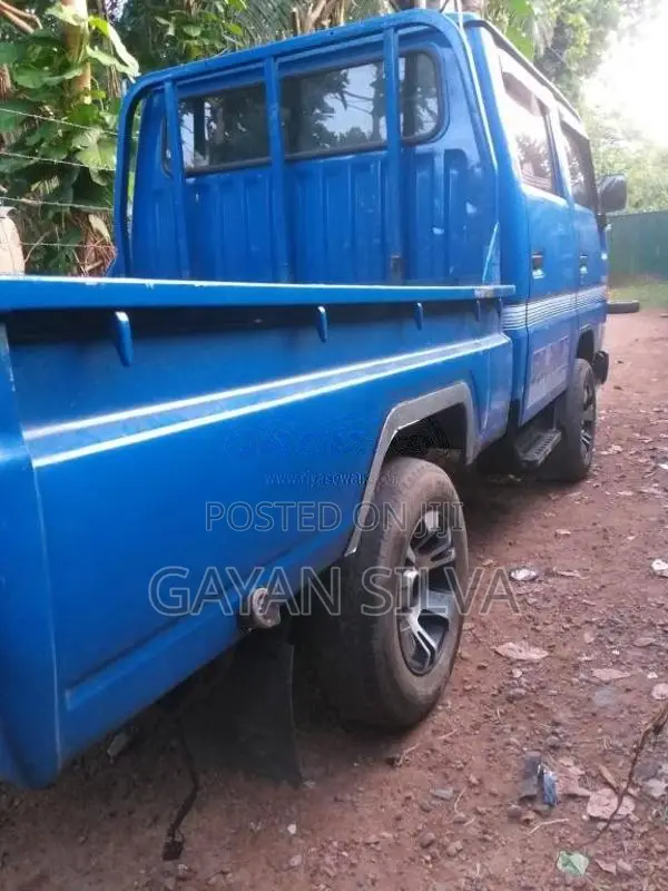 Toyota Dyna 1983 Crew Cab (Used)