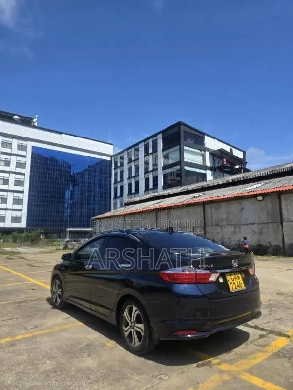 Honda GRACE 2017 Car (Used)