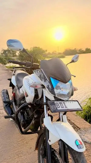 Hero Hunk 2016 Motorbike (Used)