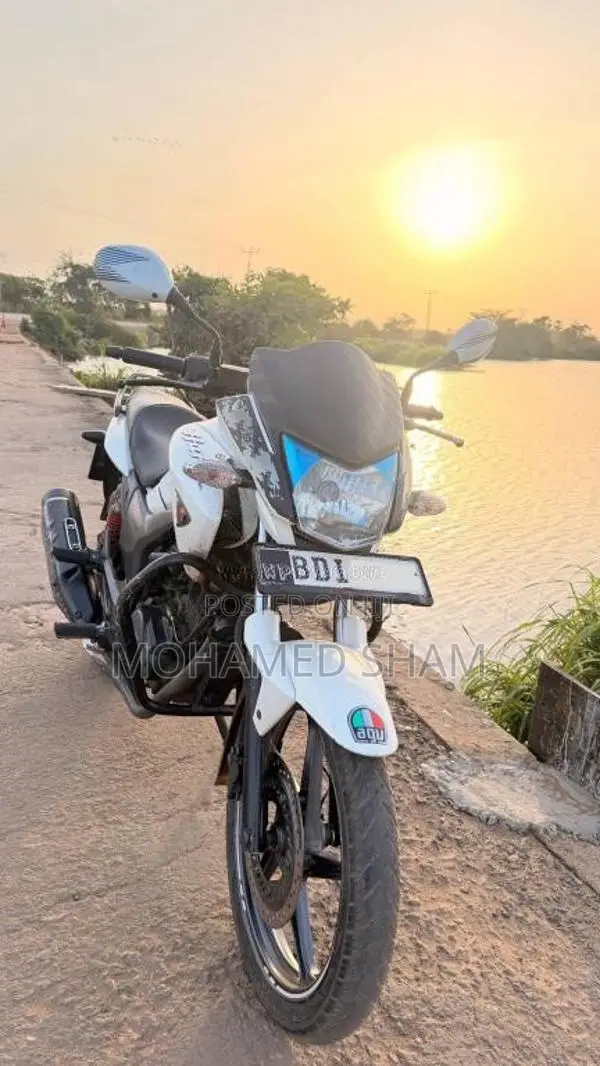 Hero Hunk 2016 Motorbike (Used)