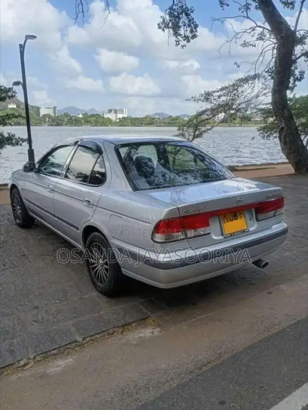 Nissan Sunny FB15 2000 Car (Used)