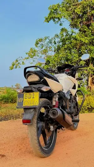 Hero Hunk 2016 Motorbike (Used)