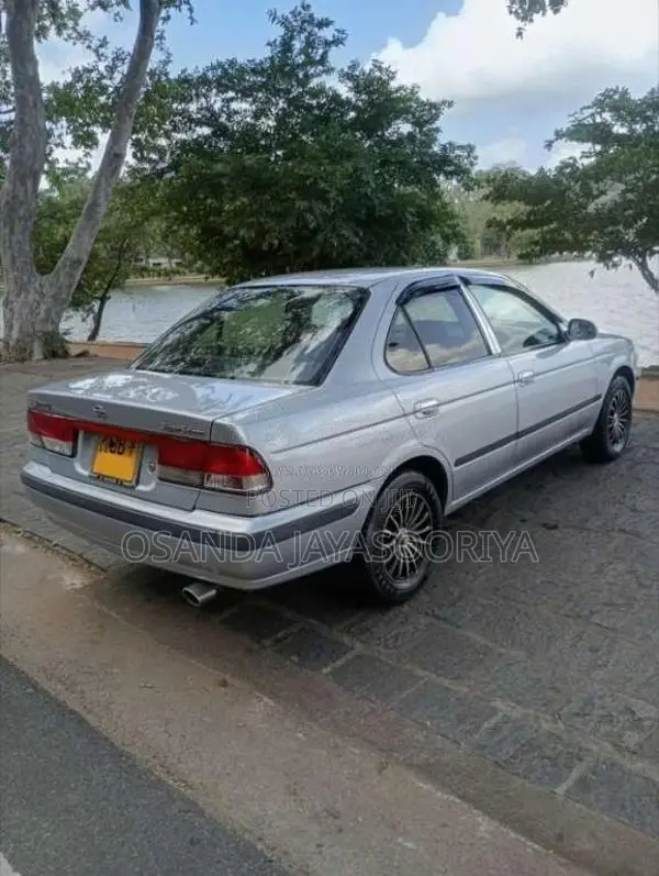 Nissan Sunny FB15 2000 Car (Used)