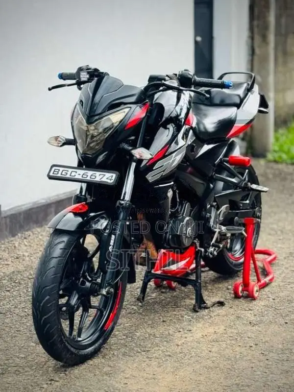 Bajaj Pulsar NS200 BGC 2018 Motorbike (Used)