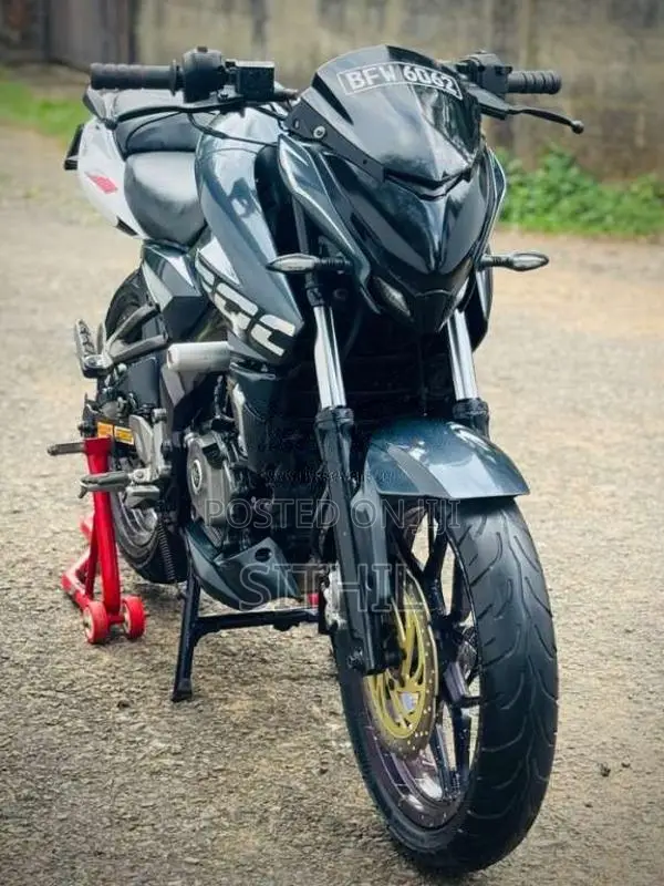 Bajaj Pulsar NS200 BFW 2017 Motorbike (Used)