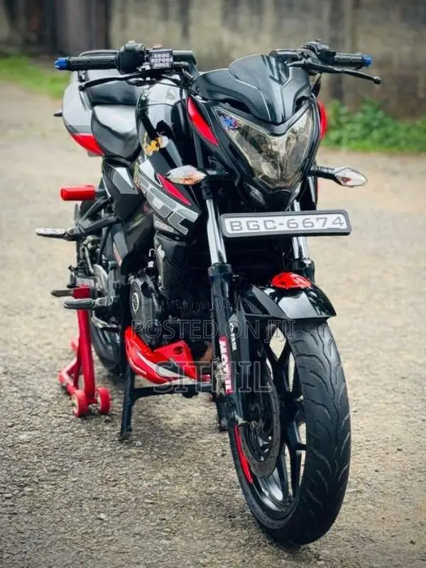 Bajaj Pulsar NS200 BGC 2018 Motorbike (Used)
