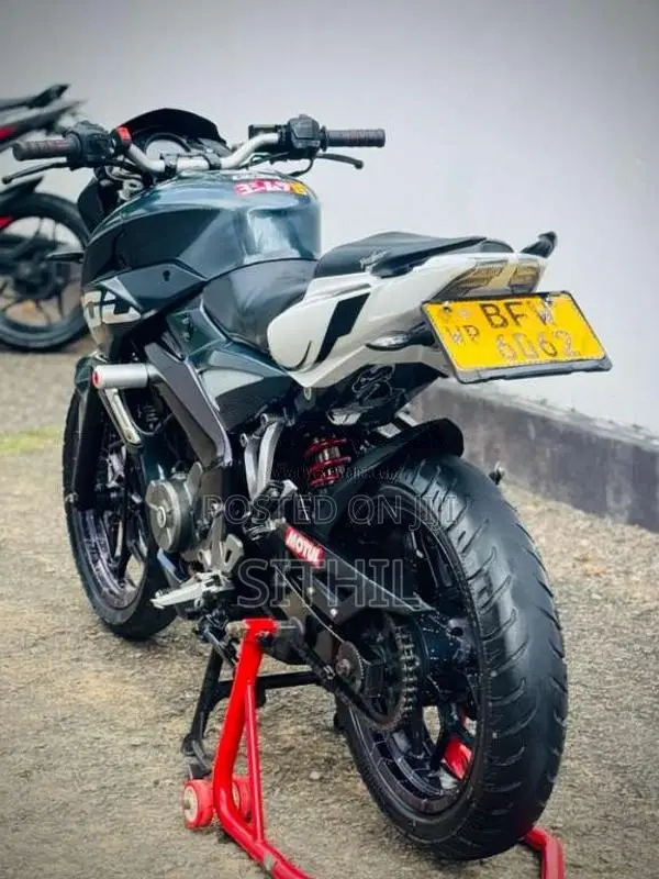 Bajaj Pulsar NS200 BFW 2017 Motorbike (Used)