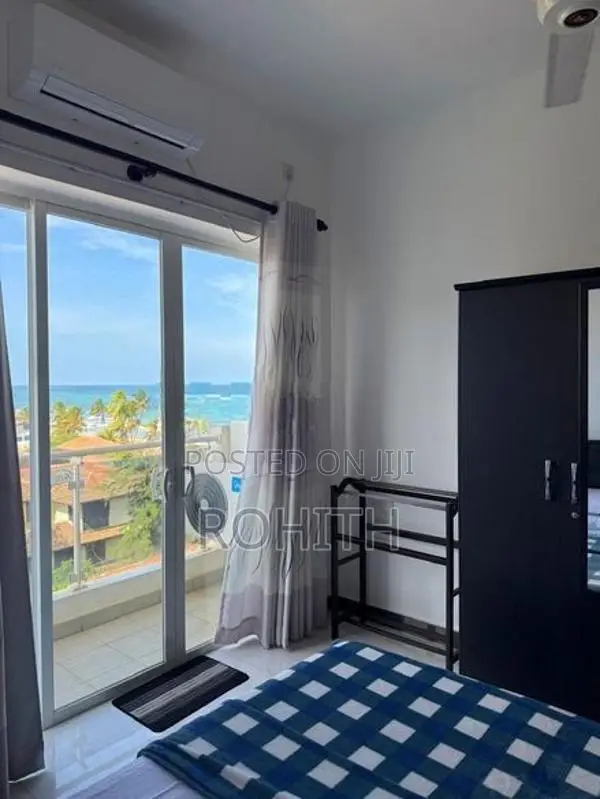 Beach Condo Apartment in Mount Lavinia (Pool + Gym)
