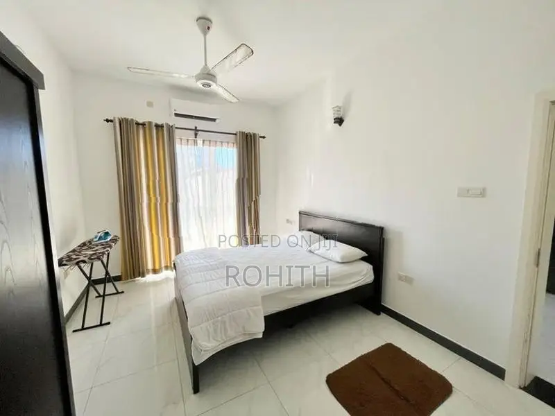 Beach Condo Apartment in Mount Lavinia (Pool + Gym)