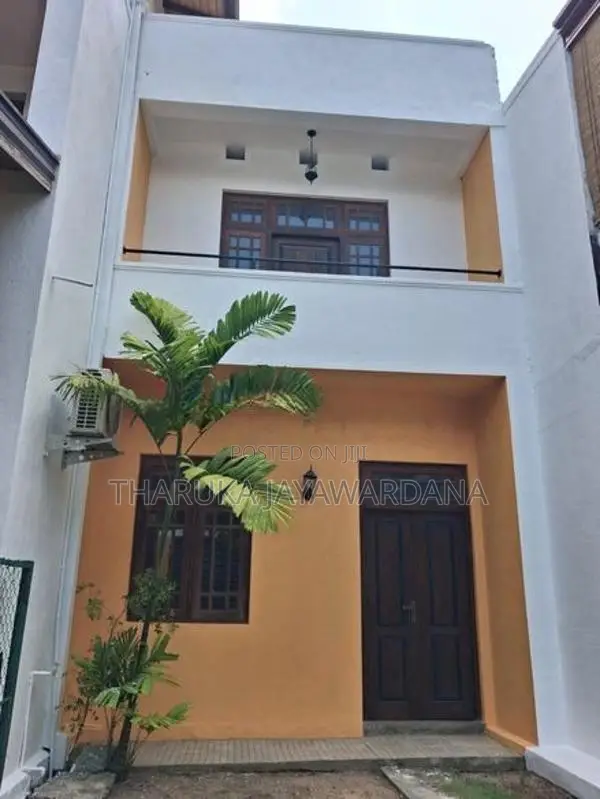 Two Storey House for Rent Pelawaththa