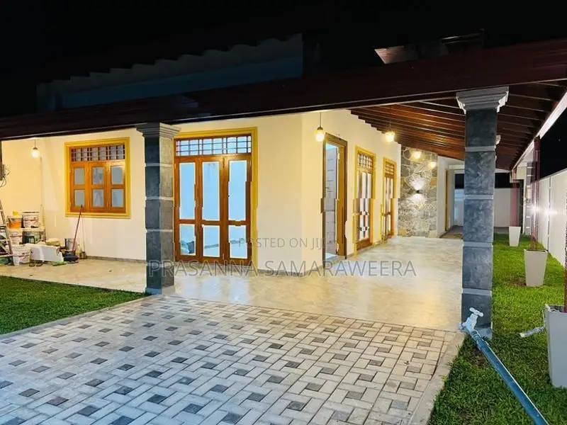 Brand New Solid Modern Super 2 Storey House - Piliyandala