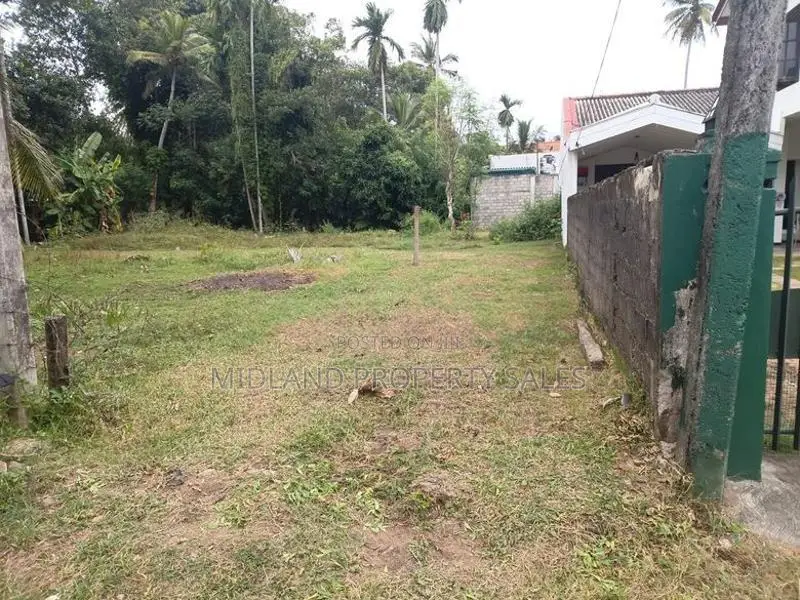 පර්චස් 6.5 ක ඉඩමක් මහබාගේ වැලිසරින්