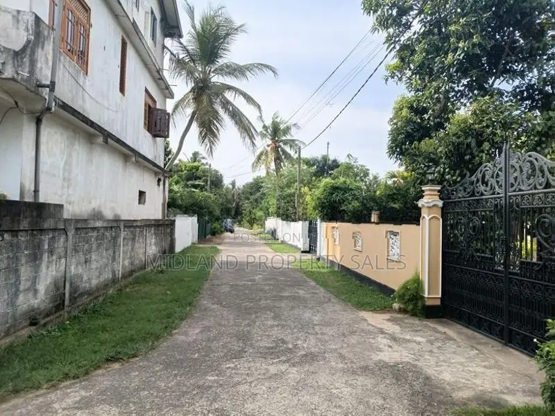 පර්චස් 6.5 ක ඉඩමක් මහබාගේ වැලිසරින්