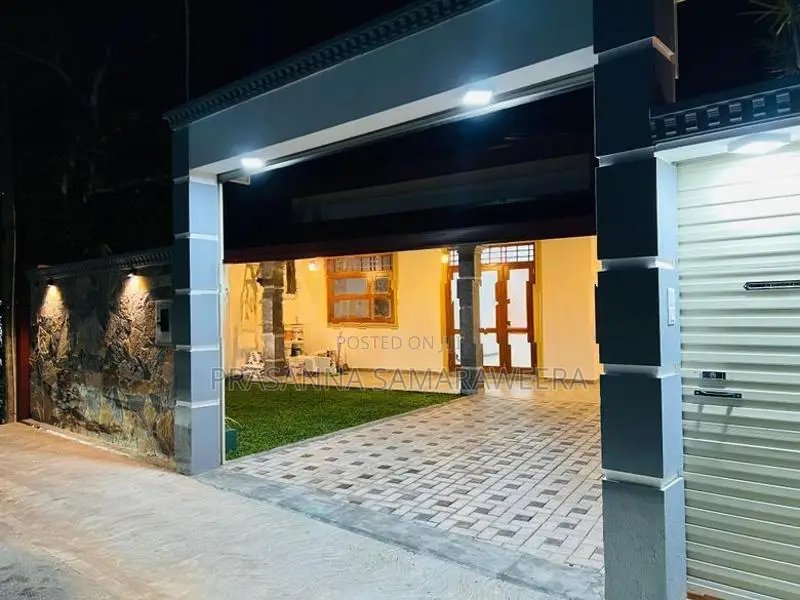 Brand New Solid Modern Super 2 Storey House - Piliyandala