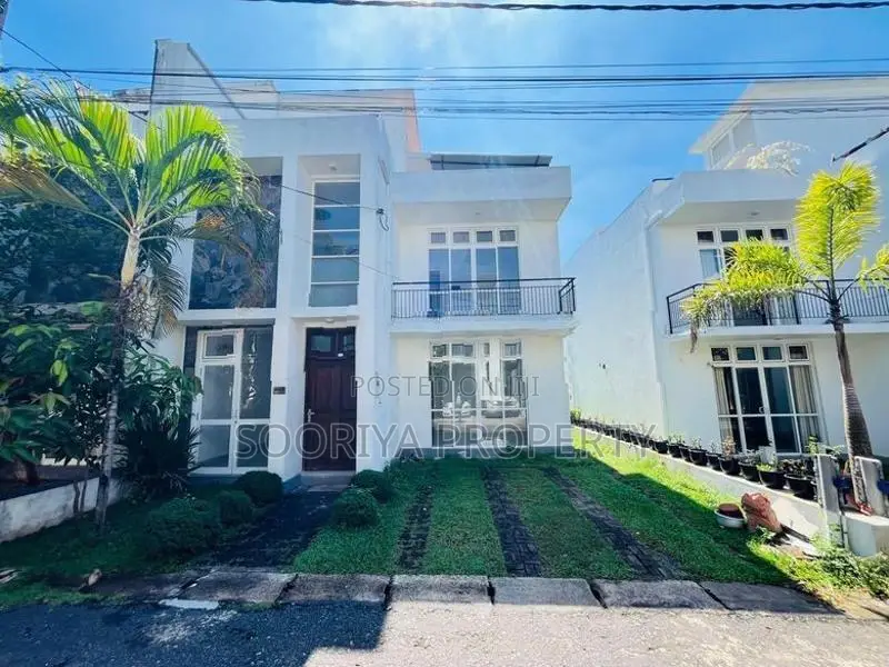 2 Storey Luxury House for Sale with Swimming Pool - Piliyandala