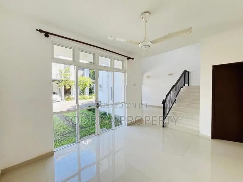2 Storey Luxury House for Sale with Swimming Pool - Piliyandala