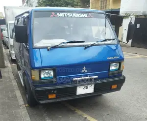 Mitsubishi Delica 1982 Blue