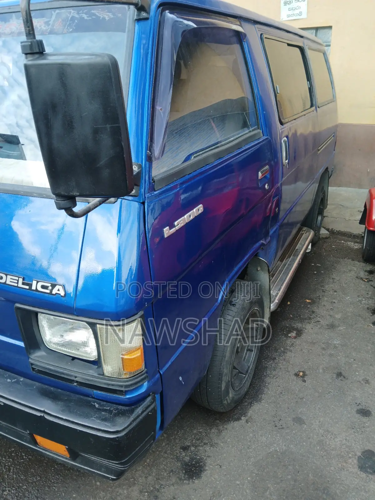 Mitsubishi Delica 1982 Blue