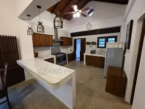 Entire House and building for rent in Mount Lavinia