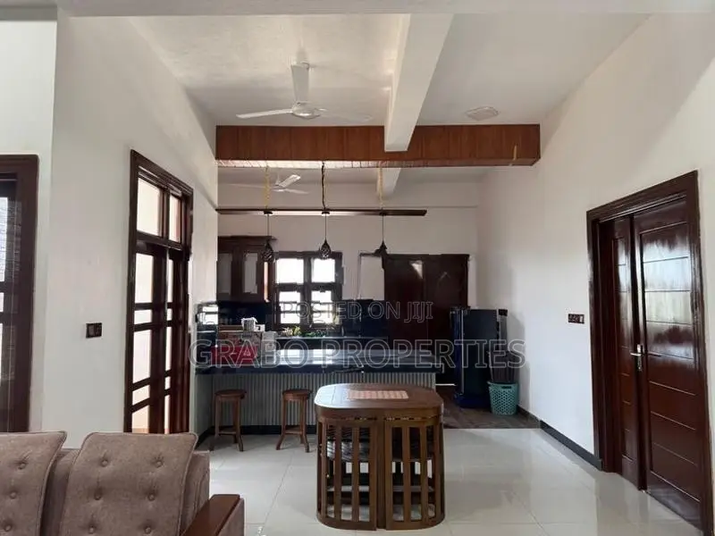 Entire House and building for rent in Mount Lavinia