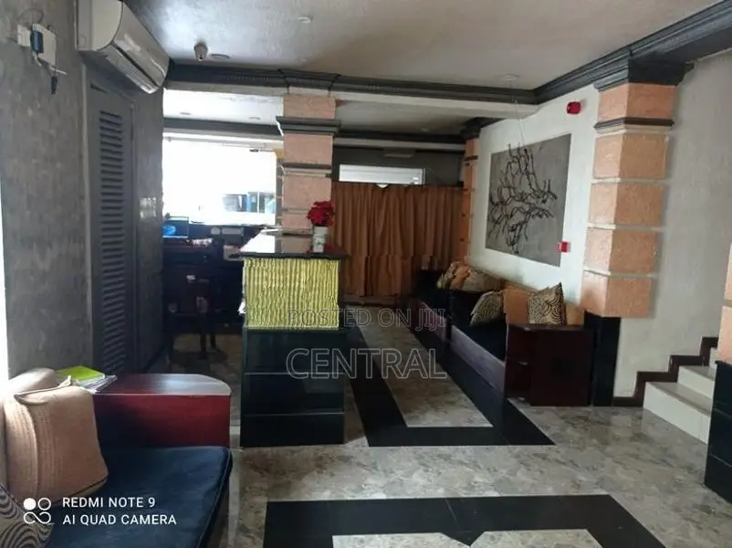 Multipurpose Commercial Building For Sale in Bambalapitiya (C7-10210)