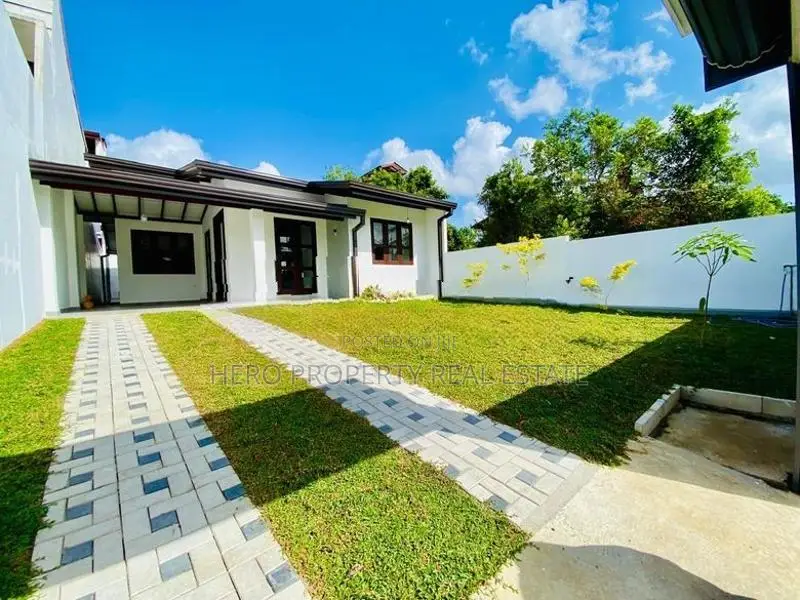 Luxury Quality Valuable House for Sale in Athurugiriya