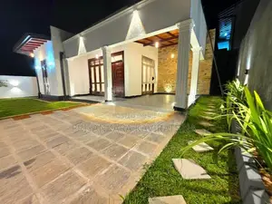 Architecture Designed Luxury House in Kahatuduwa