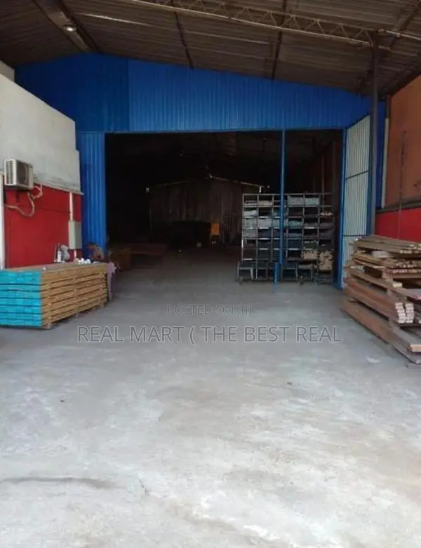 PILIYANDALA : 6000 SQFT (34.7P) Warehouse for Sale facing Moratuwa Roa