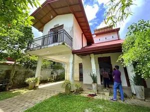 House in Calm Residential Area - Piliyandala Off Madapatha / Jamburali