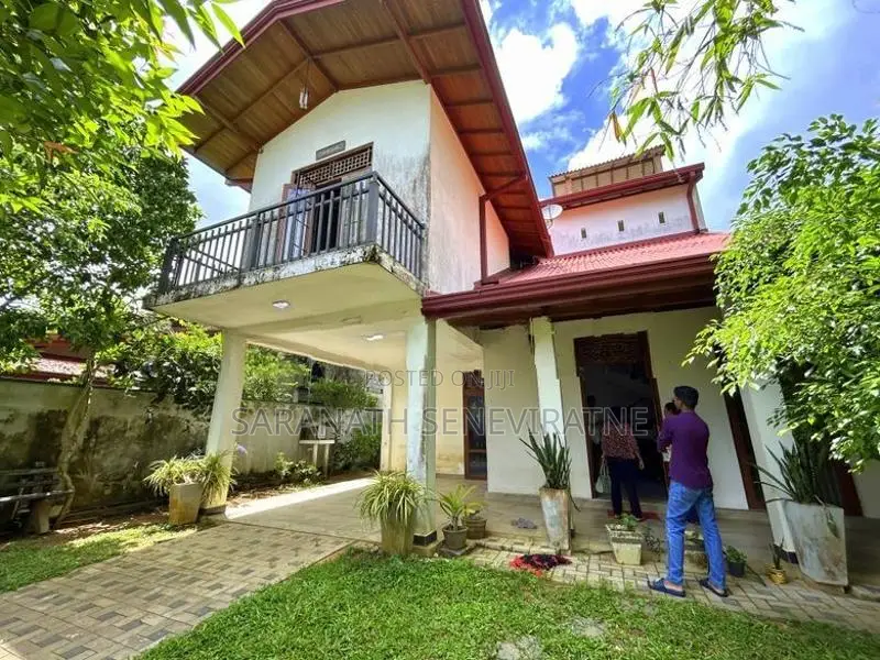 House in Calm Residential Area - Piliyandala Off Madapatha / Jamburali