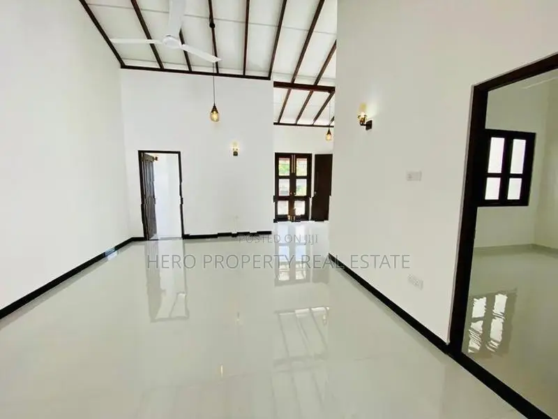 Luxury Quality Valuable House for Sale in Athurugiriya