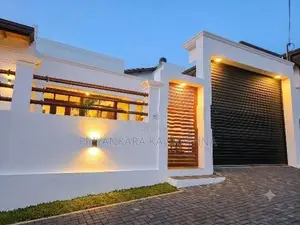 Architecture Designed Luxury House in Kahatuduwa
