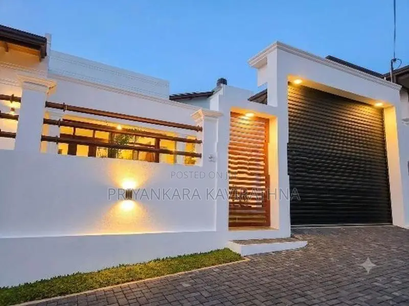 Architecture Designed Luxury House in Kahatuduwa