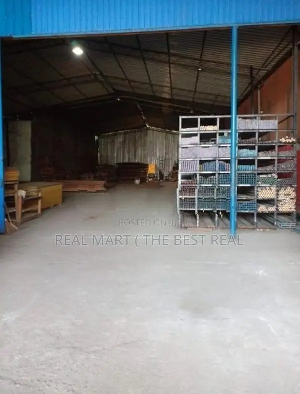 PILIYANDALA : 6000 SQFT (34.7P) Warehouse for Sale facing Moratuwa Roa