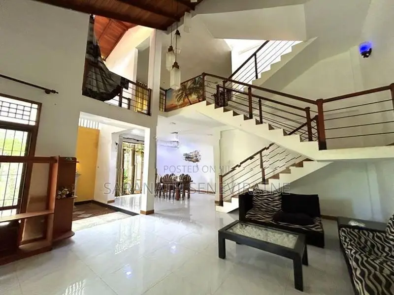 House in Calm Residential Area - Piliyandala Off Madapatha / Jamburali
