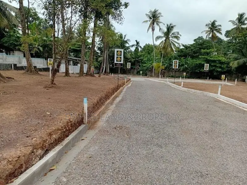 පිළියන්දල නගරයට ලගින්ම බටකෑත්තර අගනා බිම් කොටස්