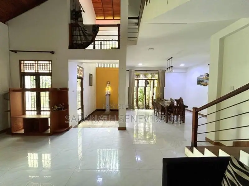 House in Calm Residential Area - Piliyandala Off Madapatha / Jamburali