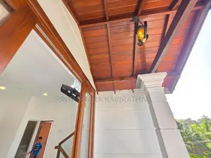 පිලියන්දලින් සුවිසල් අලුත්ම තෙමහල් නිවසක් විකිනීමට
