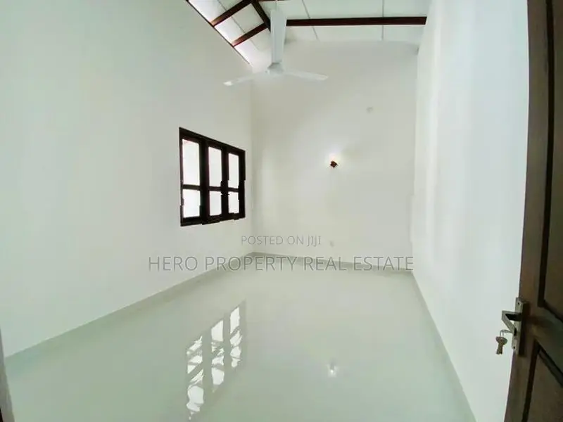 Luxury Quality Valuable House for Sale in Athurugiriya