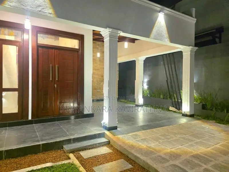 Architecture Designed Luxury House in Kahatuduwa