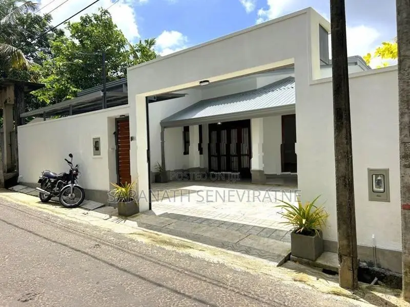 3 Bedroom House for Sale in Dampe Piliyandala - Newly Renovated