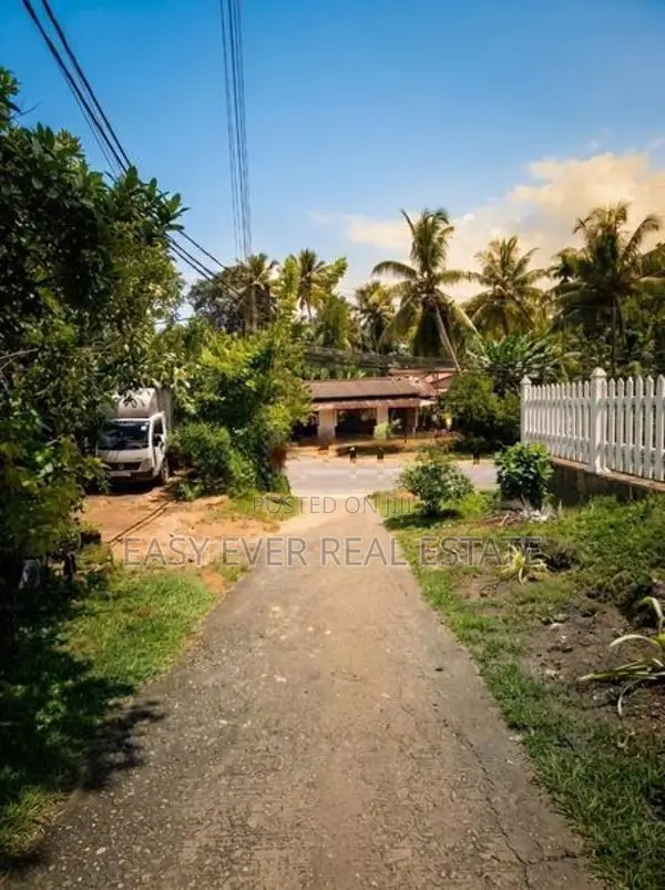 පාදුක්ක – හොරණ පාරට ඉතා ආසන්නයෙන් සුපිරි බිම් කොටසක් / DU 12205